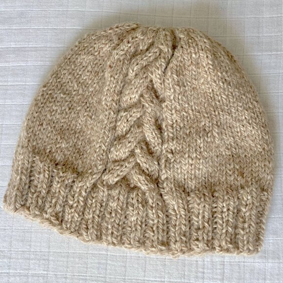 Handmade 🇨🇦 NWOT Hand Knit Alpaca Cable Toque - Picture 1 of 4